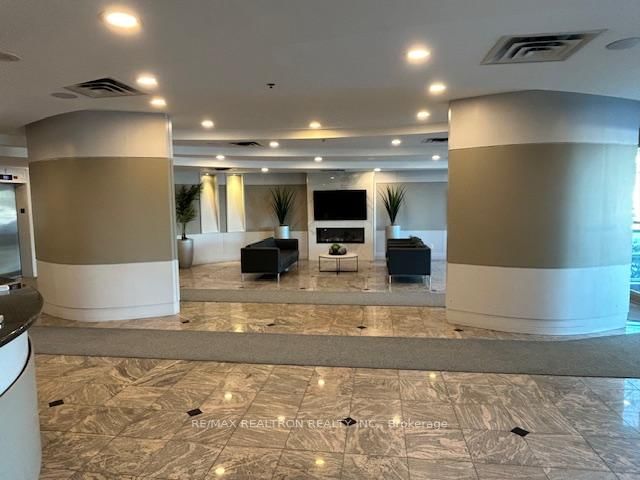 Condo for sale at 413-39 Oneida Crescent, Richmond Hill, Langstaff, L4B 4T9 - MLS: N12115154