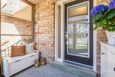 641 Bondi Ave, Newmarket - Gorham-College Manor image-0-2