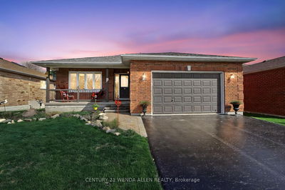 11 Low Blvd, Uxbridge - Uxbridge image-0-1