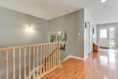 11 Low Blvd, Uxbridge - Uxbridge image-0-4