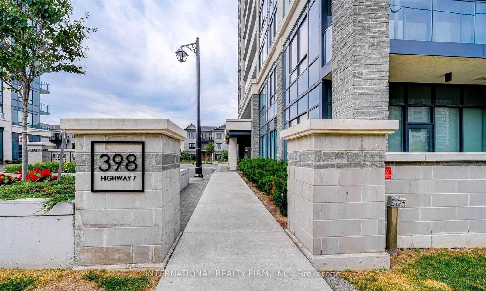 Condo for sale at Suite 912-398 Highway 7 Road, Richmond Hill, Doncrest, L4B 0G6 - MLS: N12115606
