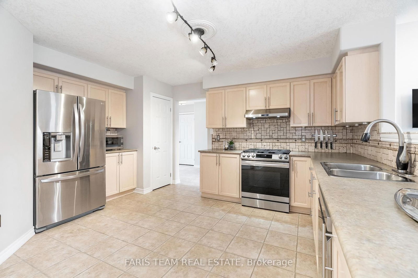 Detached House for sale at 907 Booth Avenue, Innisfil, Alcona, L9S 0A6 - MLS: N12115829