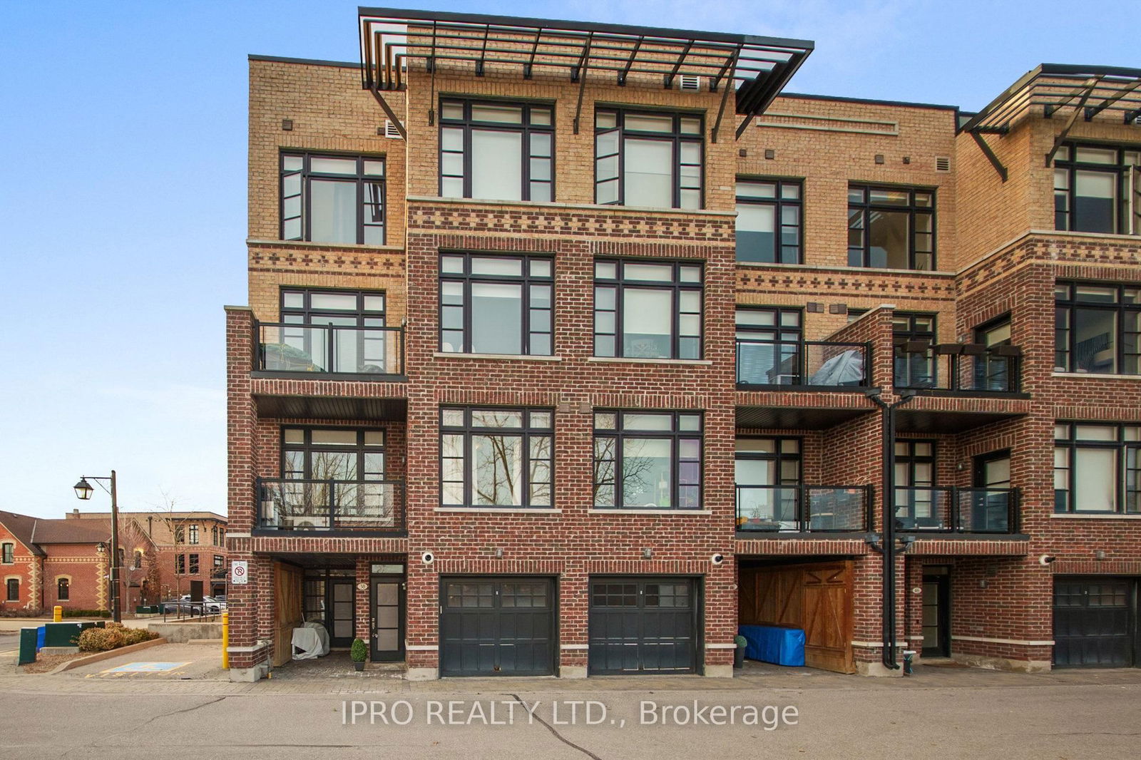 Townhouse for sale at 38-8167 Kipling Avenue, Vaughan, West Woodbridge, L4L 0G4 - MLS: N12115892