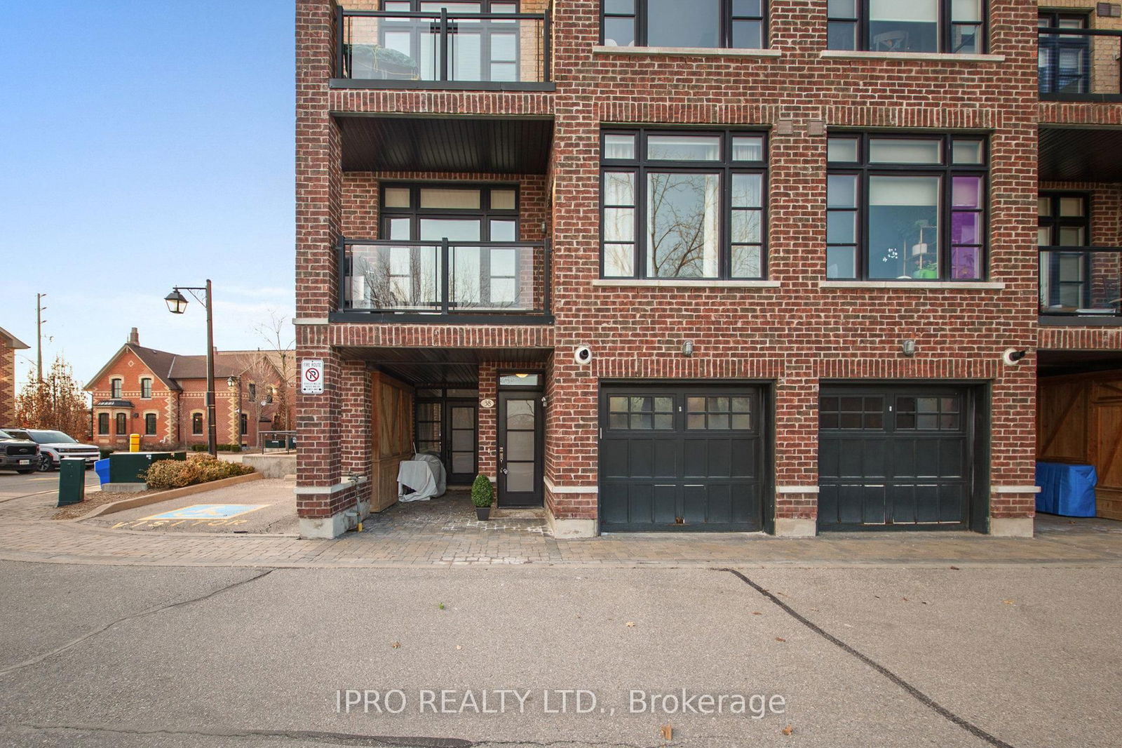 Townhouse for sale at 38-8167 Kipling Avenue, Vaughan, West Woodbridge, L4L 0G4 - MLS: N12115892