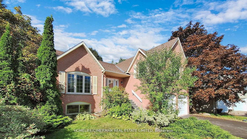 14 Laurwood Crt, Aurora, L4G 5C2 | Image 2