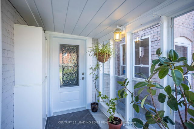 4 Sorrell Crescent