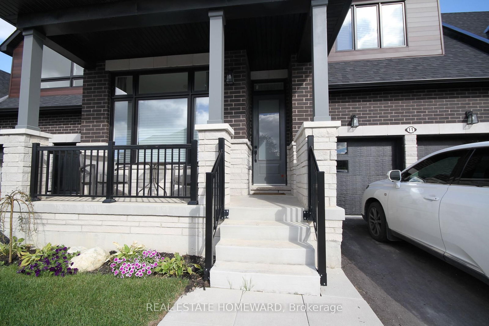 Townhouse for sale at 11 Lois Torrance Trail, Uxbridge, Uxbridge, L9P 0R9 - MLS: N12116395