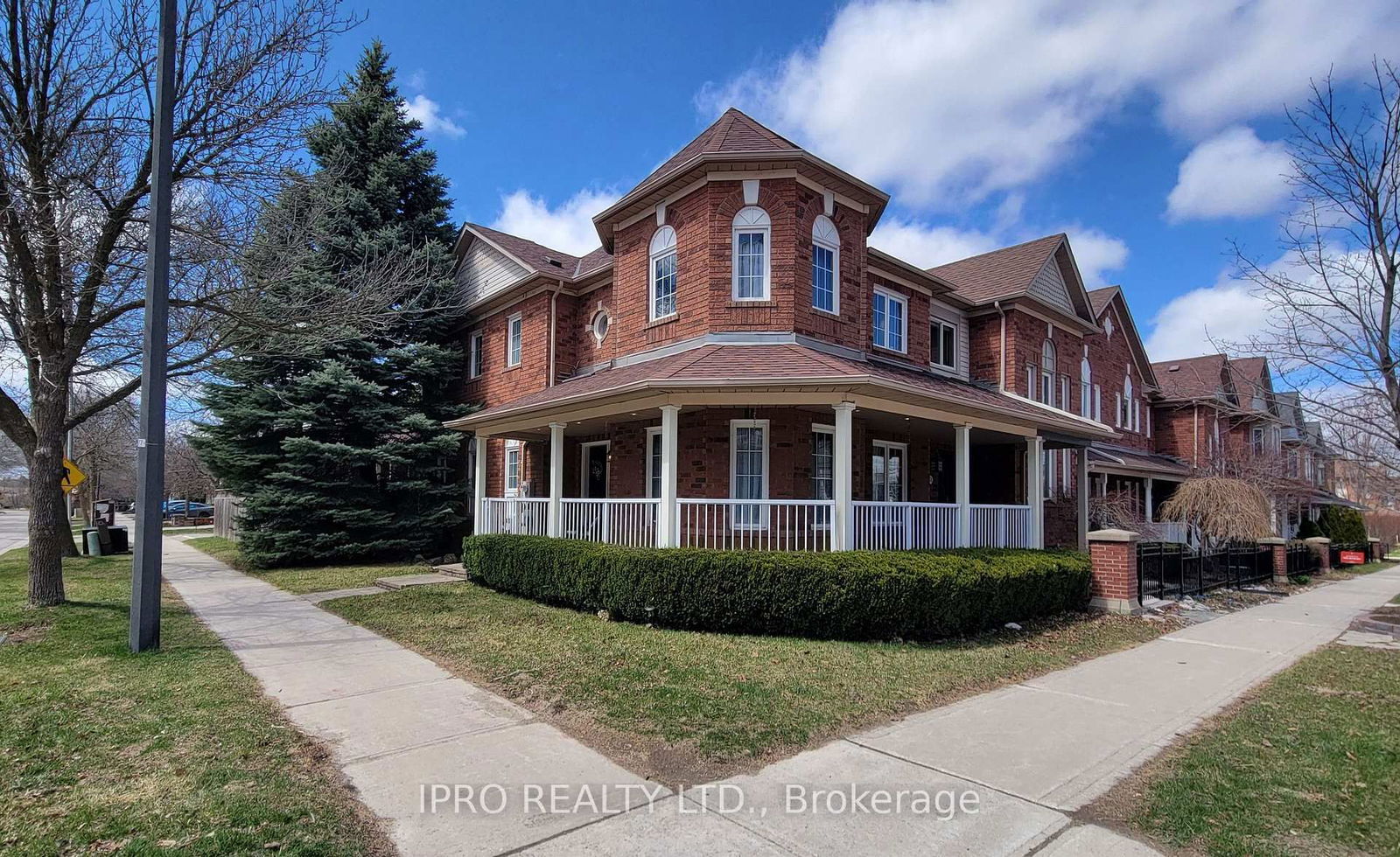 Townhouse for lease at 70 Ochalski Road, Aurora, Bayview Wellington, L4G 7J3 - MLS: N12116535