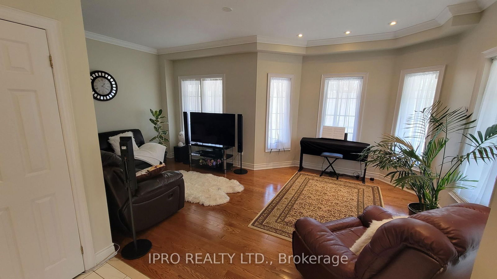 Townhouse for lease at 70 Ochalski Road, Aurora, Bayview Wellington, L4G 7J3 - MLS: N12116535