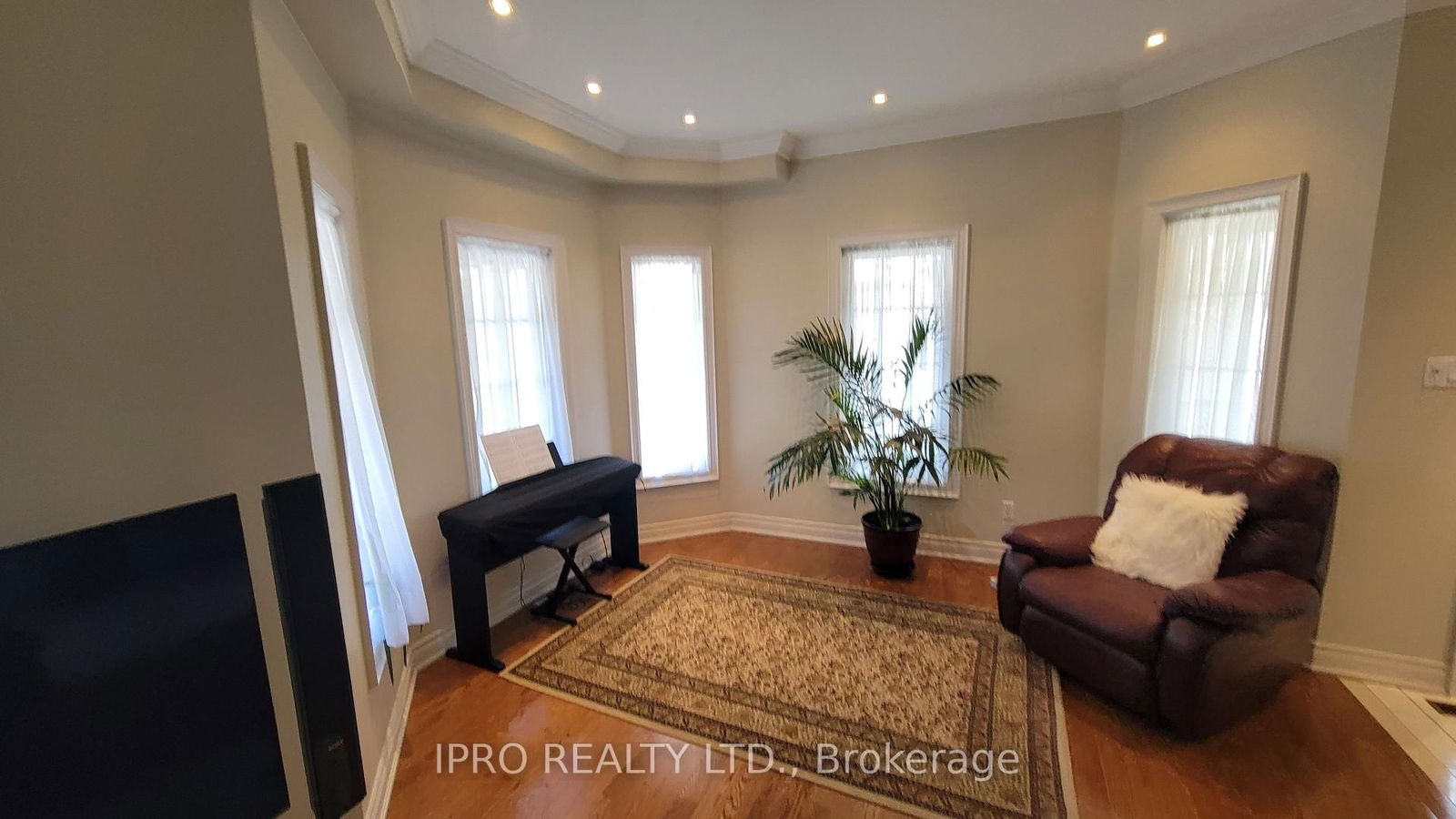 Townhouse for lease at 70 Ochalski Road, Aurora, Bayview Wellington, L4G 7J3 - MLS: N12116535