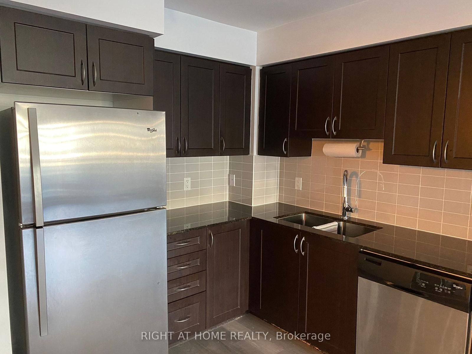 Condo for lease at 818-372 Highway 7 Avenue, Richmond Hill, Doncrest, L4B 0C6 - MLS: N12116999