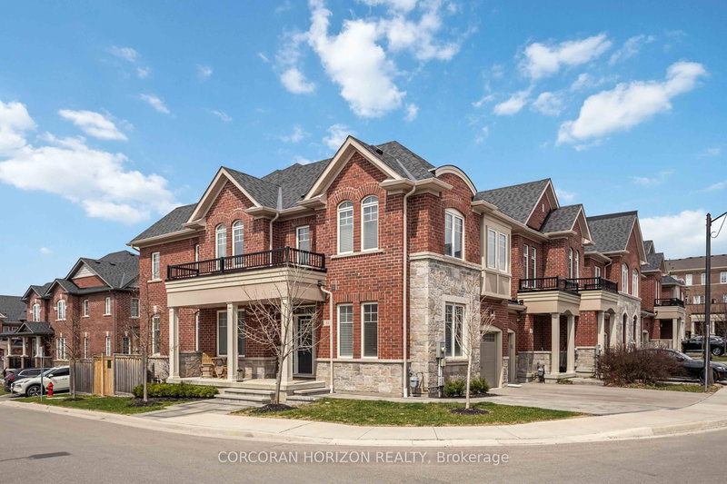 81 Dundonald Tr, Newmarket, L3Y 0E1 | Image 2