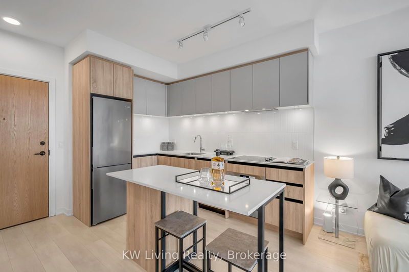 home for sale on A611-7950 Bathurst Street