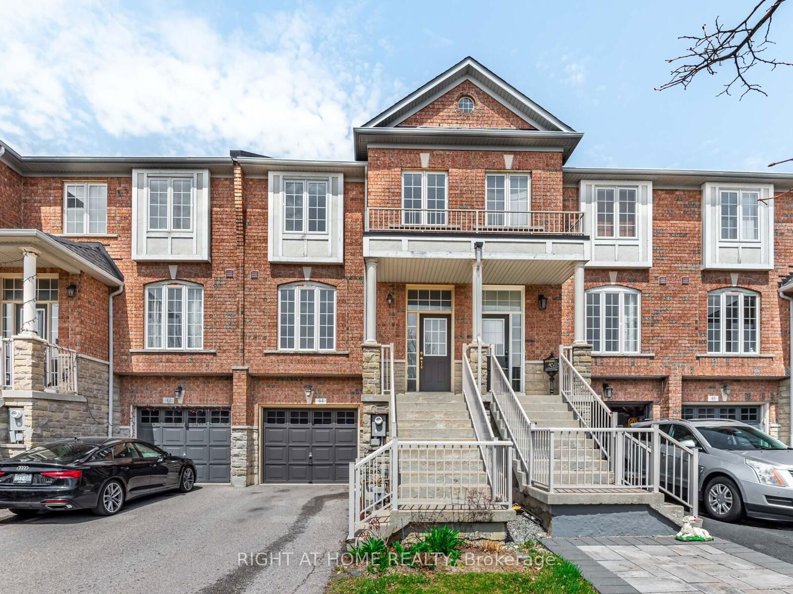 Townhouse for sale at 44 MARTELL Gate, Aurora, Bayview Northeast, L4G 0A3 - MLS: N12117239