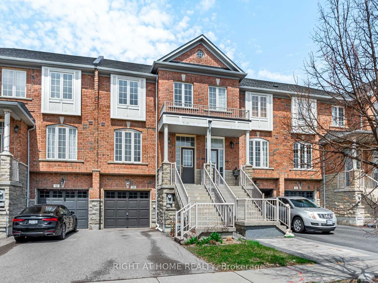 Townhouse for sale at 44 MARTELL Gate, Aurora, Bayview Northeast, L4G 0A3 - MLS: N12117239