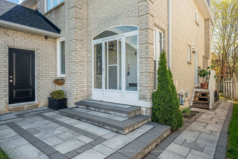141 Tomlinson Circ, Markham, L3R 9K4 | Image 3