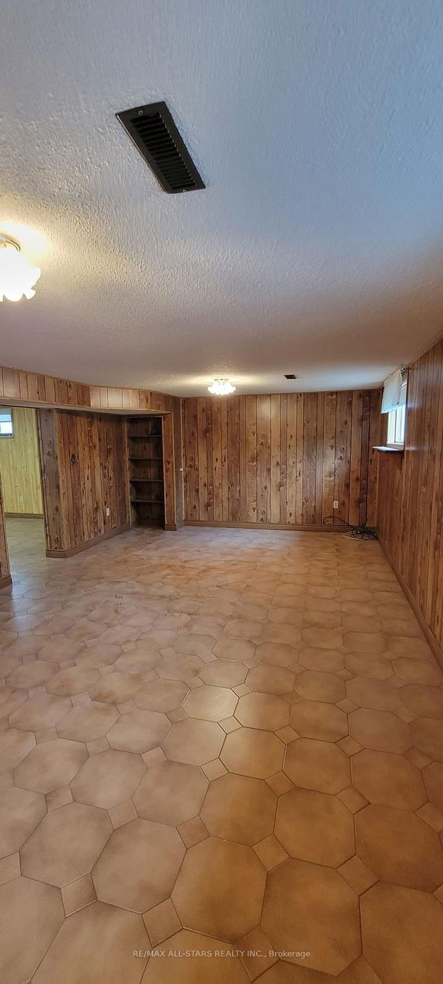 Basement - 272 Stouffer Street