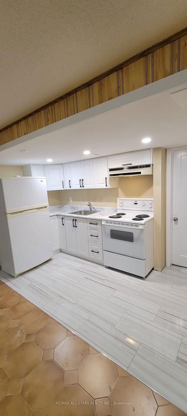Basement - 272 Stouffer Street