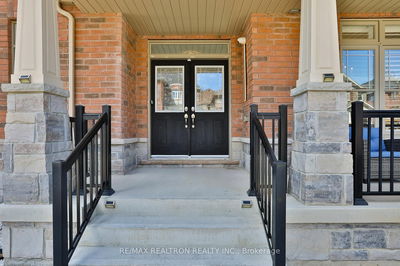 42 Manor Hampton St, East Gwillimbury - Sharon image-0-3