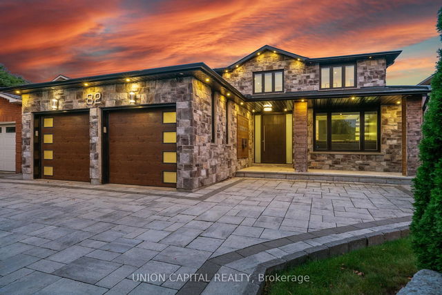 82 Queenston Crescent