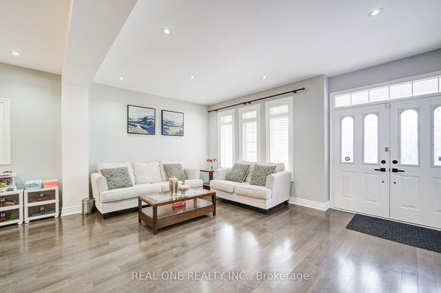 18 Sunburst Crescent