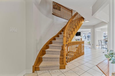 39 Prince Dr, Bradford West Gwillimbury - Bradford image-0-4