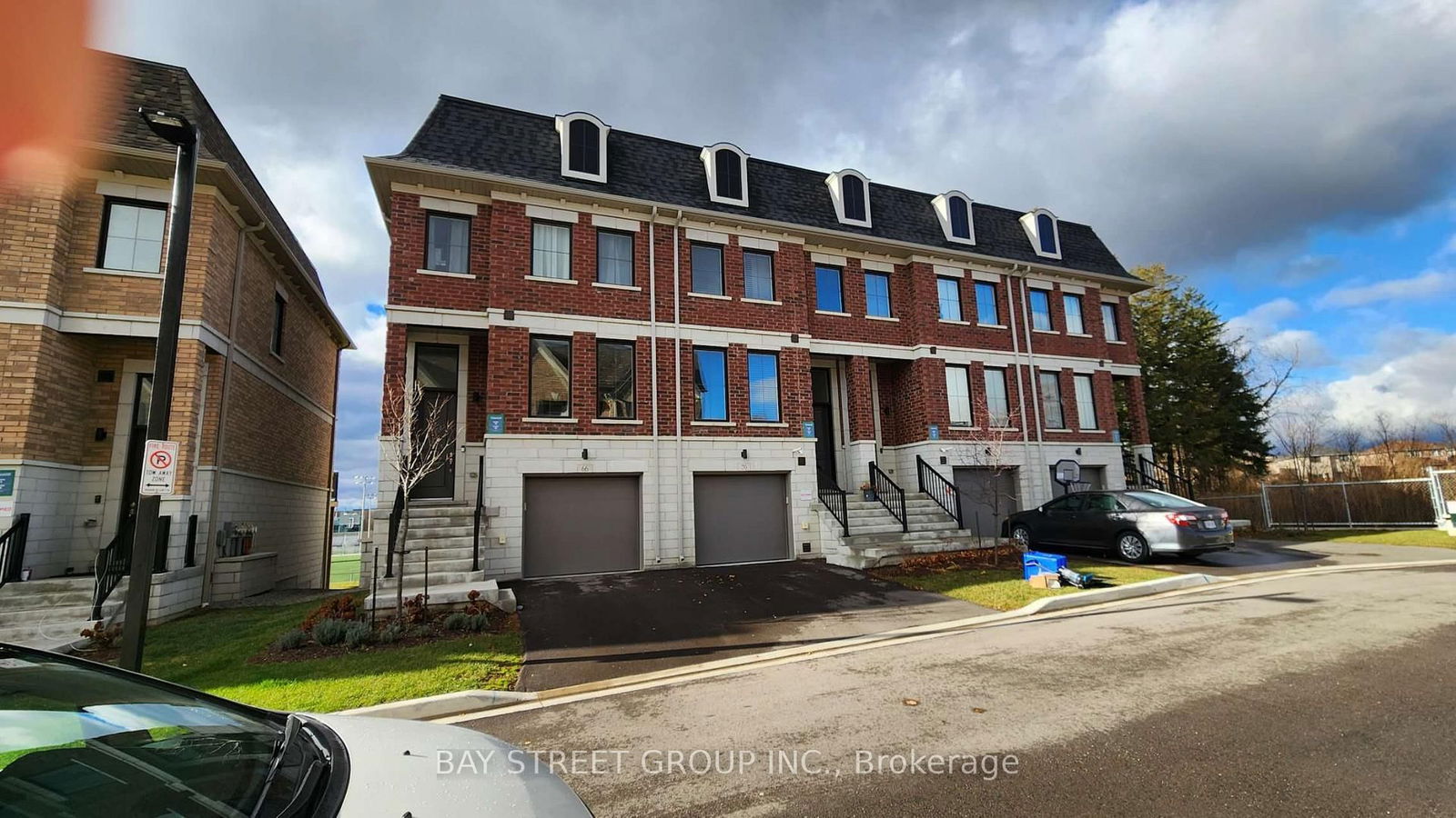 Townhouse for lease at 70 Seacoasts Circle, Vaughan, Maple, L6A 1G3 - MLS: N12120378
