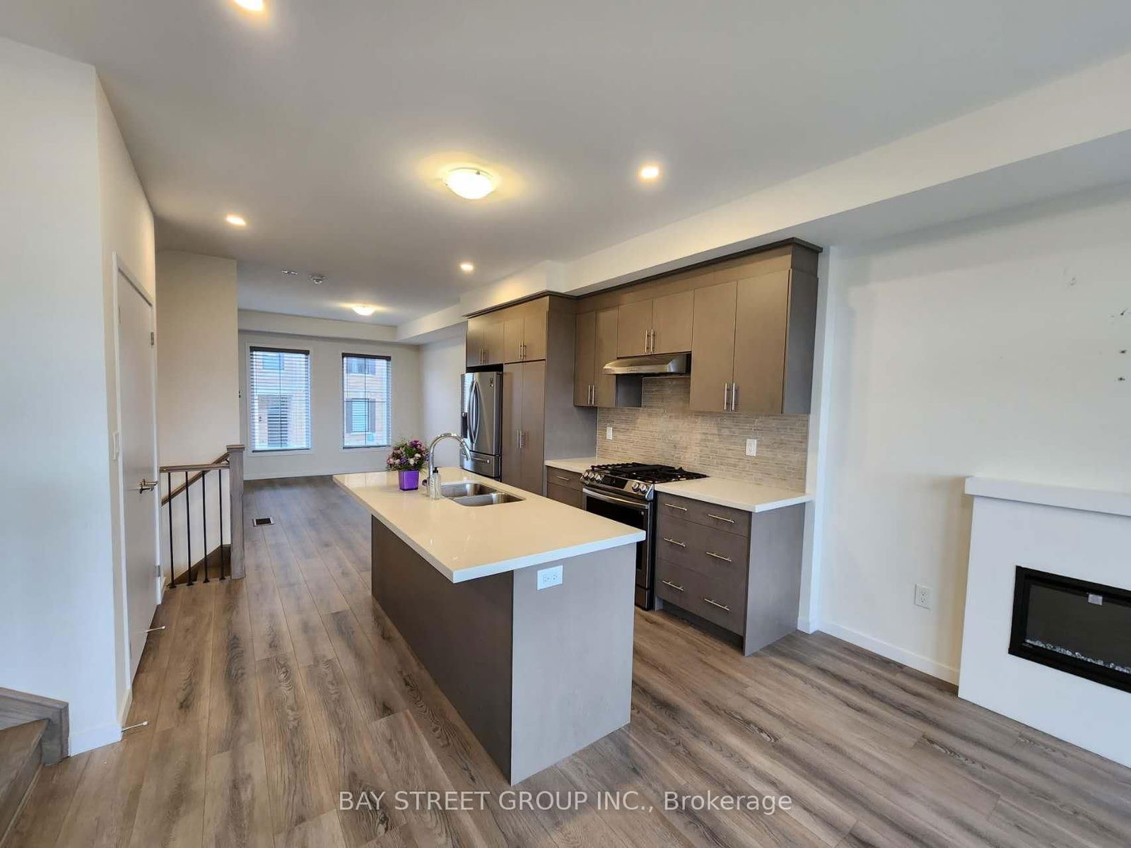 Townhouse for lease at 70 Seacoasts Circle, Vaughan, Maple, L6A 1G3 - MLS: N12120378