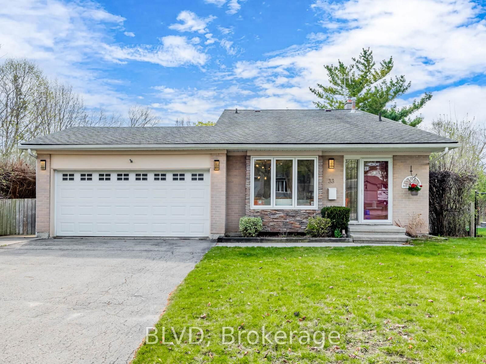 Detached House for sale at 33 Law Crescent, Richmond Hill, North Richvale, L4C 5K7 - MLS: N12120573