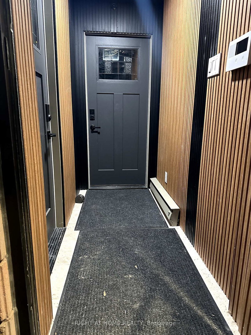 4 - 1228 Gorham St, Newmarket, L3Y 8Z1 | Image 3