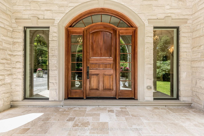 1865 Davis Dr W, King, L3Y 4V9 | Image 3