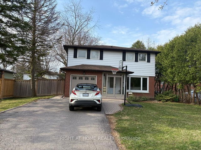 33 Royal Orchard Boulevard