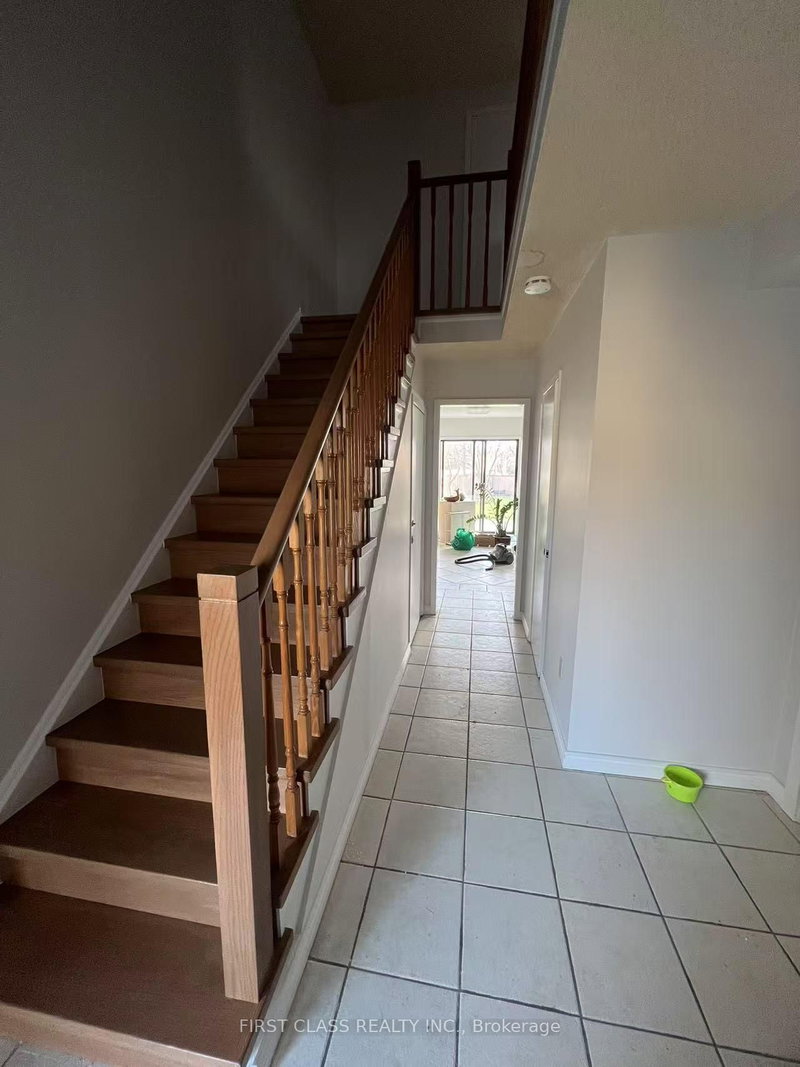 51 Chase Crt, Markham, L3S 1V6 | Image 3