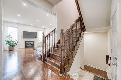 45 Foshan Ave, Markham - Berczy image-0-4