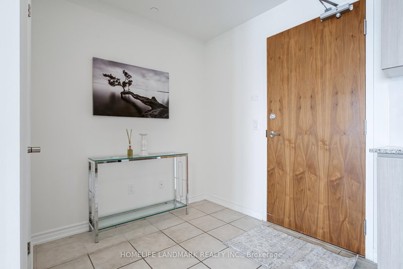 921 - 8323 Kennedy Rd, Markham, L3R 5W7 | Image 2