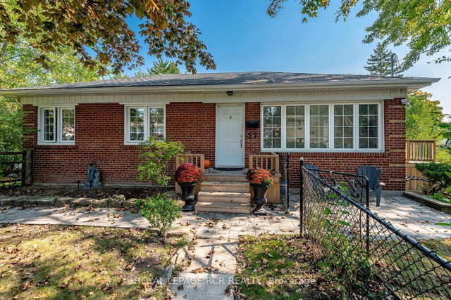 27 Boothbay Crescent