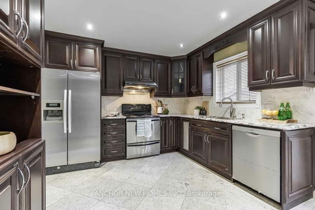 96 Doubtfire Crescent
