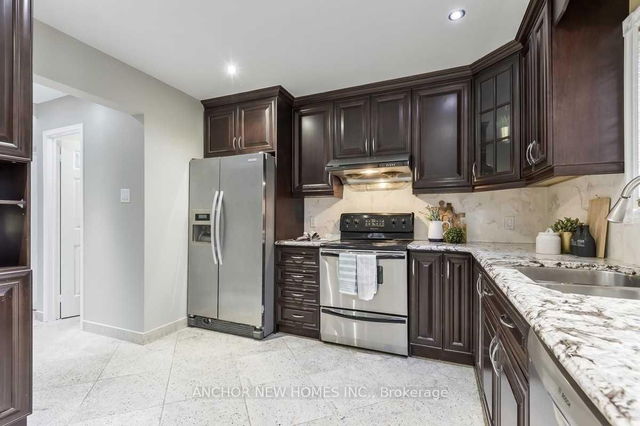 96 Doubtfire Crescent