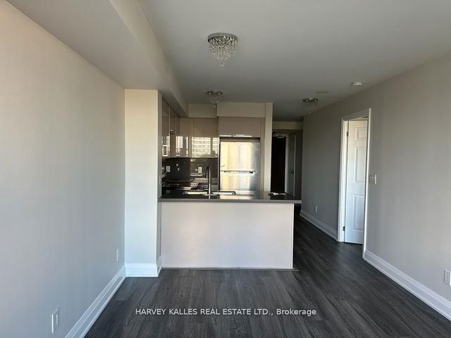 704 - 20 North Park Road