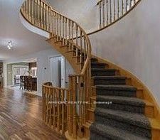 98 Keffer Circ, Newmarket, L3X 1R8 | Image 3