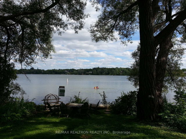 225 Lakeland Crescent