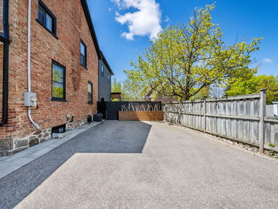 22 George St, Markham - Old Markham Village image-0-1