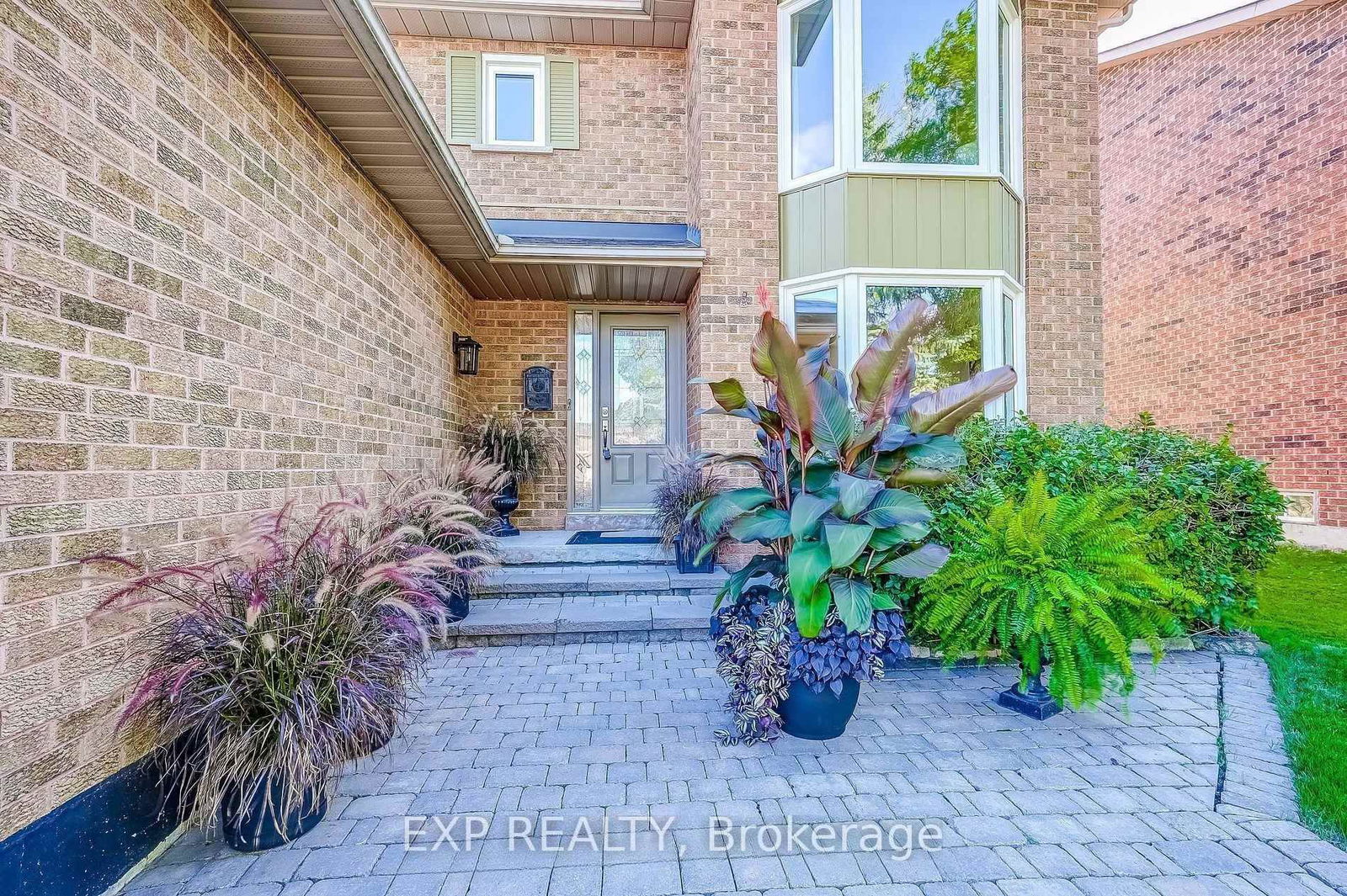 Detached House for sale at 74 Attridge Drive, Aurora, Aurora Village, L4G 6J4 - MLS: N12123857