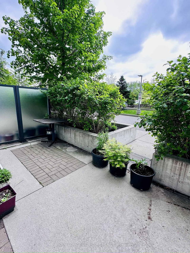 110 - 7165 Yonge Street