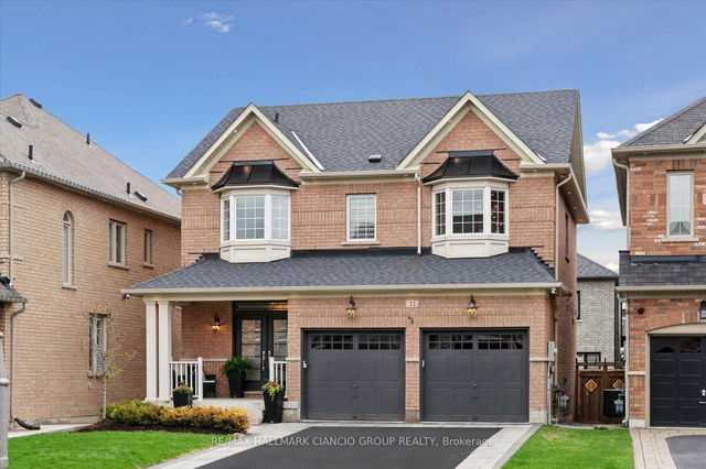 32 Maplebank Crescent