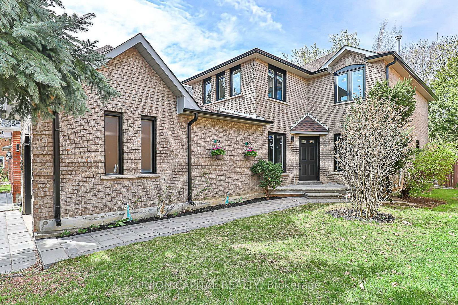 Detached House for sale at 11 Newmill Crescent, Richmond Hill, Devonsleigh, L4C 9T7 - MLS: N12125420