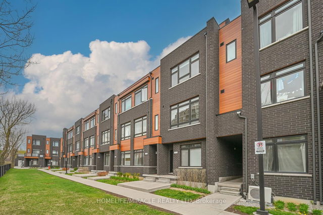 115 - 370 Red Maple Road