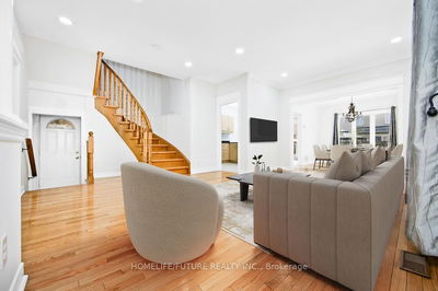 294 Mcbride Cres, Newmarket - Summerhill Estates image-0-3