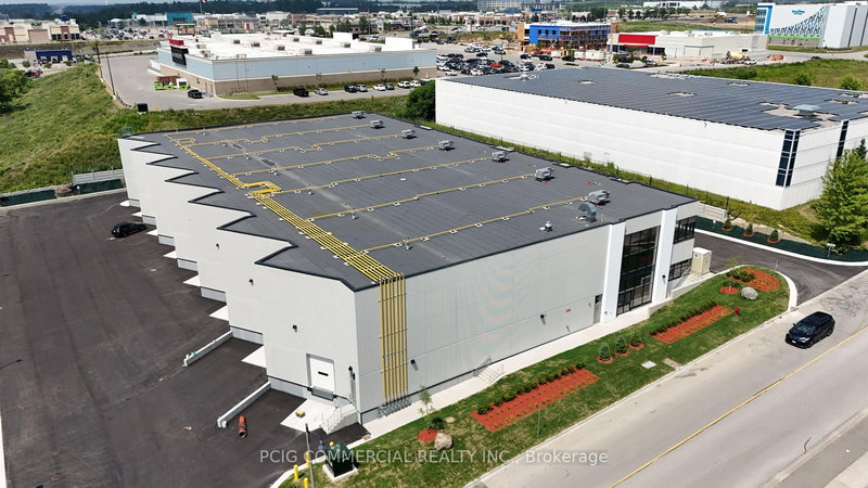 6 - 32 Don Hillock Dr, Aurora, L4G 0H6 | Image 2