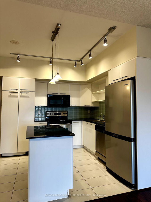 1118 - 37 Galleria Parkway